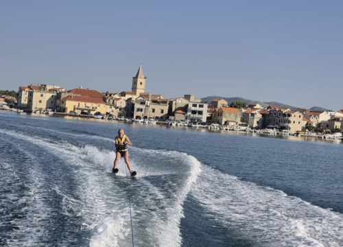 Bruno u Pirovcu ljetuje preko 20 godina, a skijanje na moru u 88. godini pomaže mu da ostane vitalan