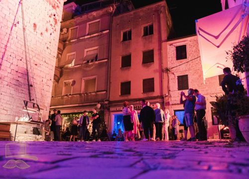 Večeras na Maloj loži klapa Bonaca i pjesnikinja Lorenta Fuštin