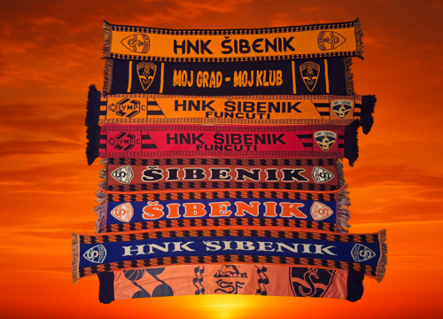 Fotografija 1 - FOTO Traži se koji nedostaje: Pogledajte 32 šala kojima su Funcuti mahali na tribini