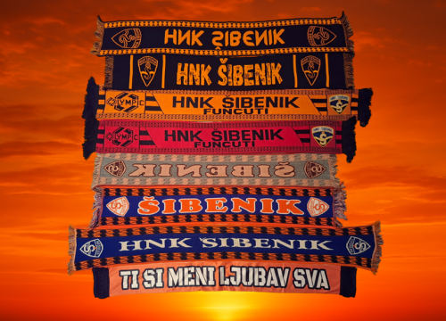 Fotografija 2 - FOTO Traži se koji nedostaje: Pogledajte 32 šala kojima su Funcuti mahali na tribini