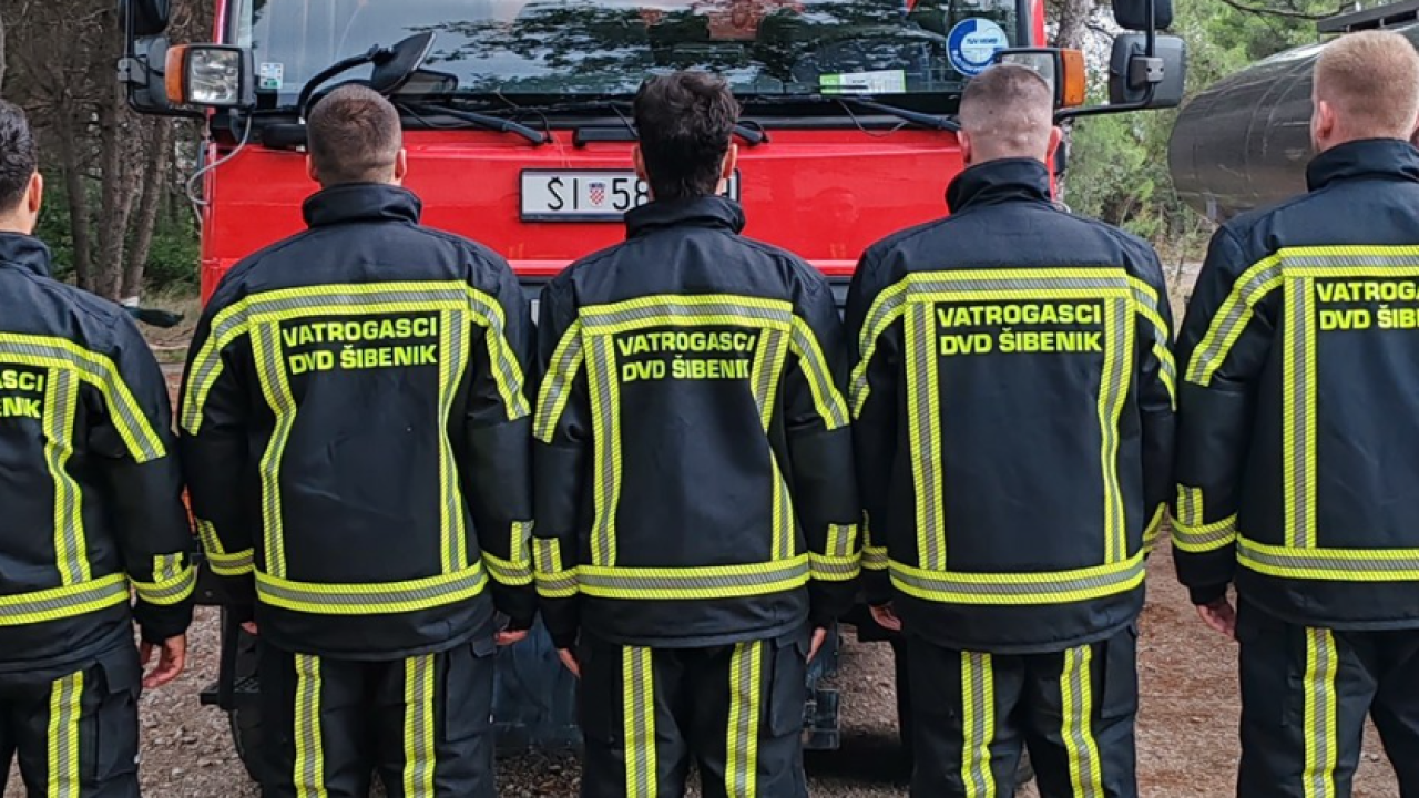 Vatrogasci DVD-a Šibenik nakon 15 godina dobili nova odijela: 'Nije bilo lako, izrazito su skupa'