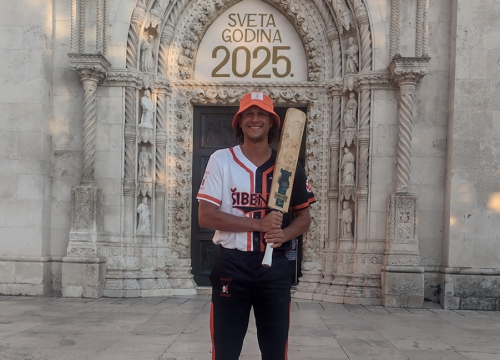 Fotografija 1 - Adrian Vidajic, kapetan Šibenika u džentlemenskoj igri: 'Najdraže kod kriketa drugarstvo i trash talk'