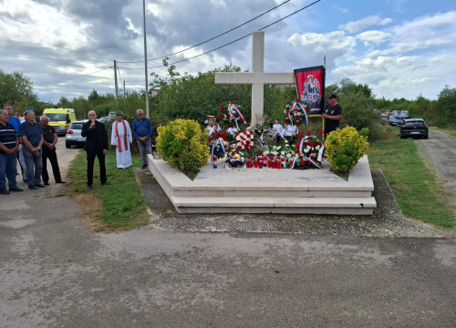U Velikoj Glavi položeni vijenci u spomen na poginule branitelje