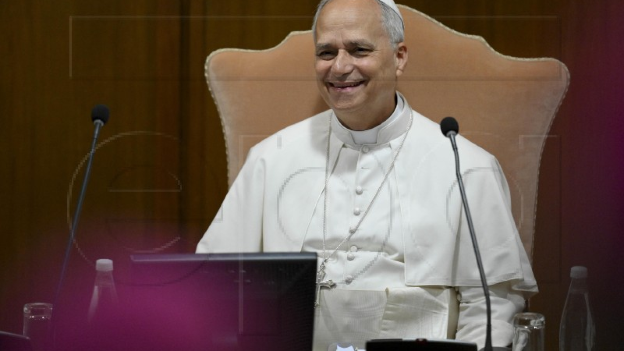 Papa Lav kritizirao korporativnu praksu isplate enormnih plaća direktorima