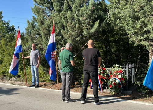 Fotografija 15 - U Puljanima i Oklaju odana počast prvim žrtvama na drniškom području