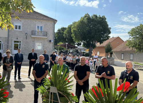 Fotografija 4 - U Puljanima i Oklaju odana počast prvim žrtvama na drniškom području