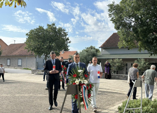 Fotografija 11 - U Puljanima i Oklaju odana počast prvim žrtvama na drniškom području