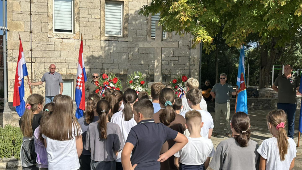 U Puljanima i Oklaju odana počast prvim žrtvama na drniškom području u Domovinskom ratu