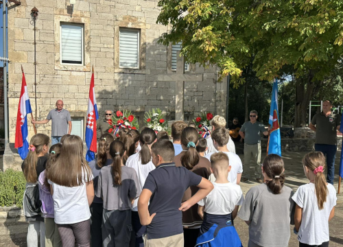 Fotografija 1 - U Puljanima i Oklaju odana počast prvim žrtvama na drniškom području