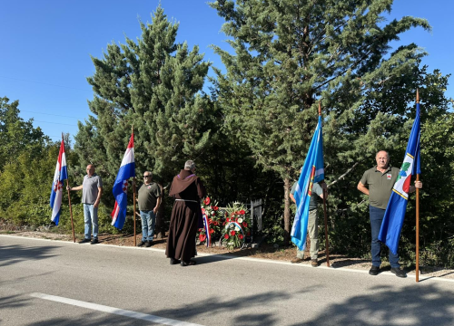 Fotografija 14 - U Puljanima i Oklaju odana počast prvim žrtvama na drniškom području