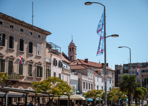 Fotografija 1 - FOTO Hod za život prošao Šibenikom prije desetak dana, ali se njegove zastave i dalje vijore na rivi