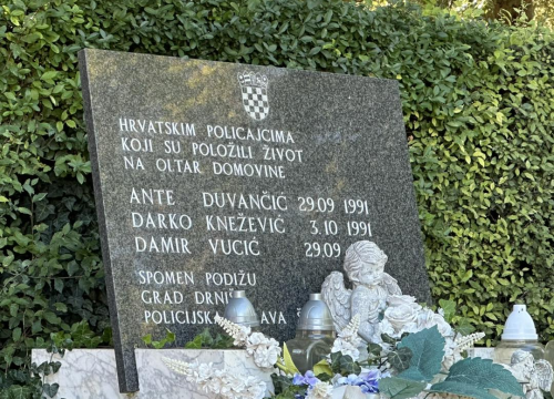 Fotografija 4 - FOTO Tristotinjak bajkera iz cijele Hrvatske sudjelovalo u humanitarnom moto defileu povodom obilježavanja Rujanskog rata