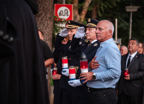 Fotografija 10 - Polaganjem vijenaca, komemoracijom, mimohodom i bakljadom obilježen 34. spomendan Rujanskog rata