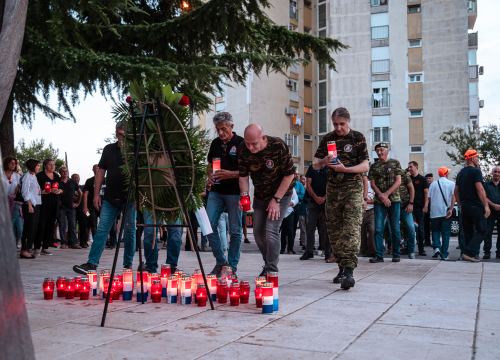 Fotografija 54 - Polaganjem vijenaca, komemoracijom, mimohodom i bakljadom obilježen 34. spomendan Rujanskog rata