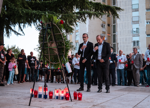 Fotografija 47 - Polaganjem vijenaca, komemoracijom, mimohodom i bakljadom obilježen 34. spomendan Rujanskog rata