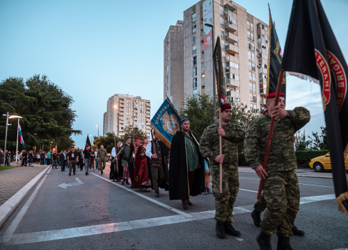 Fotografija 44 - Polaganjem vijenaca, komemoracijom, mimohodom i bakljadom obilježen 34. spomendan Rujanskog rata