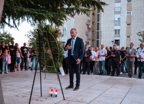 Fotografija 48 - Polaganjem vijenaca, komemoracijom, mimohodom i bakljadom obilježen 34. spomendan Rujanskog rata