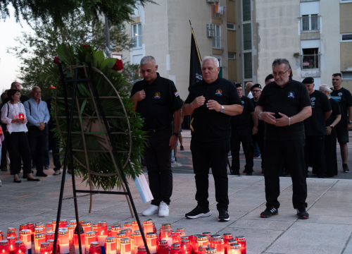 Fotografija 40 - Polaganjem vijenaca, komemoracijom, mimohodom i bakljadom obilježen 34. spomendan Rujanskog rata
