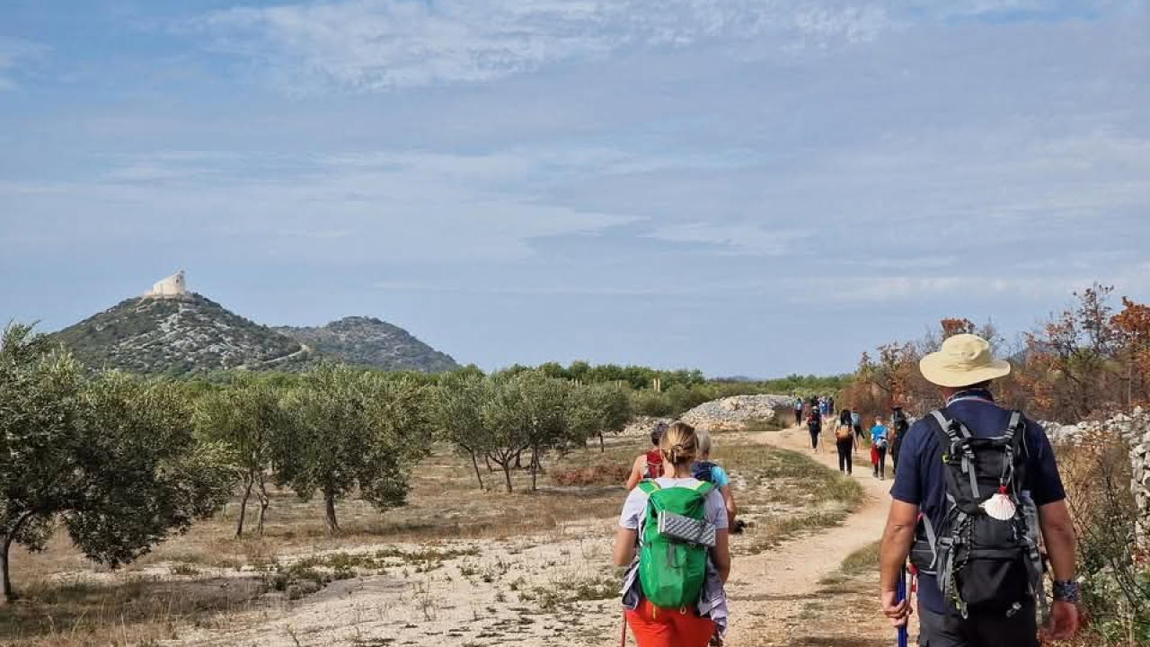 Camino iskustvo na šibenskoj obali: Ruta od Martinske i Jadrije do Vodice i Okita