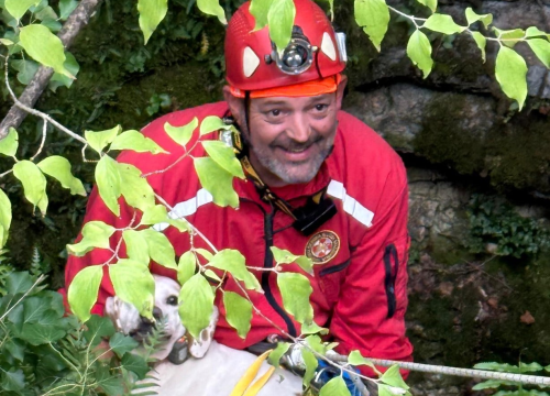 Fotografija 1 - Šibenski HGSS-ovci u Unešiću spasili psa iz duboke jame
