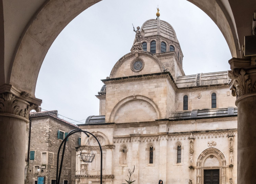 Večeras u Katedrali misa posvećena bračnim parovima uz liturgijsko pjevanje