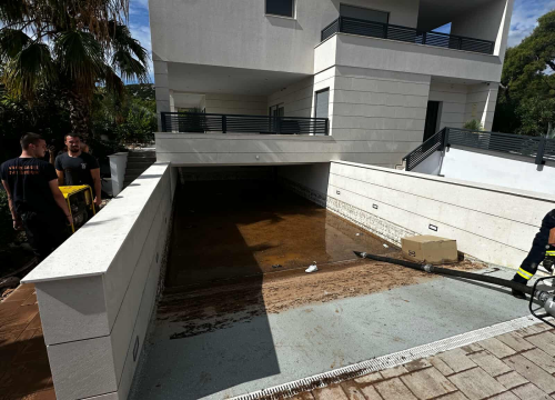 Fotografija 4 - Vatrogasci bez predaha ispumpavaju podrume, kuće, prometnice