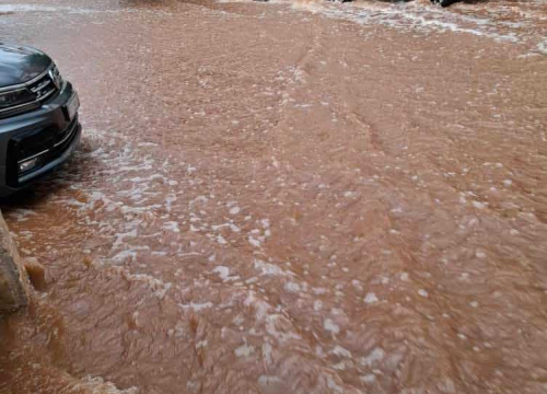Fotografija 11 - FOTO Nevrijeme najviše problema izazvalo u Vodicama, čitatelji nam šalju fotografije poplavljenih cesta i parkirališta iz cijelog Šibenika