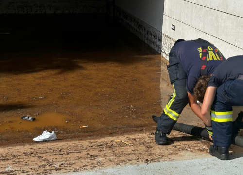 Fotografija 1 - Vatrogasci bez predaha ispumpavaju podrume, kuće, prometnice