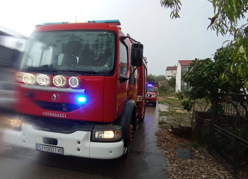 Fotografija 7 - Vatrogasci bez predaha ispumpavaju podrume, kuće, prometnice