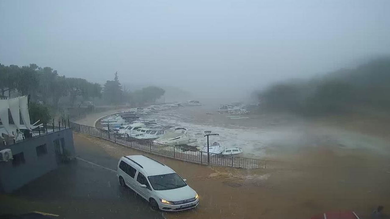 Zbog poplave i dalje otežan promet magistralom, iz HAK-a preporučuju obilazak