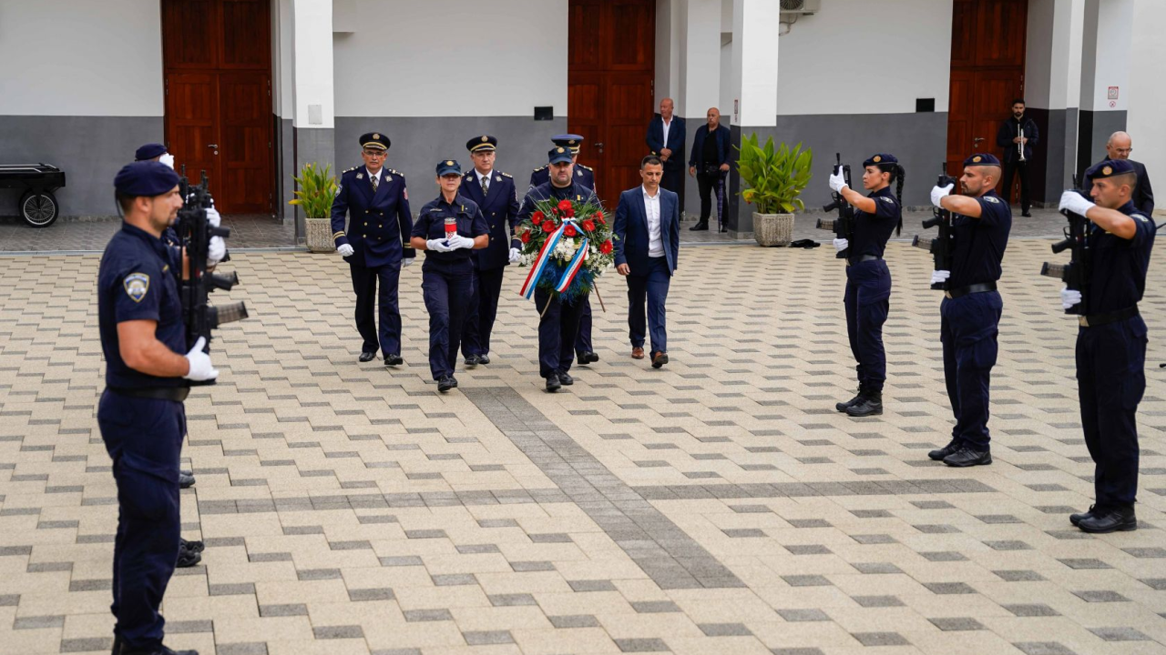 Povodom Dana policije i blagdana sv. Mihovila položeni vijenci na Kvanju