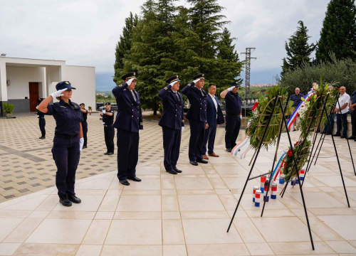 Fotografija 2 - FOTO Povodom Dana policije i blagdana sv. Mihovila položeni vijenci na Kvanju