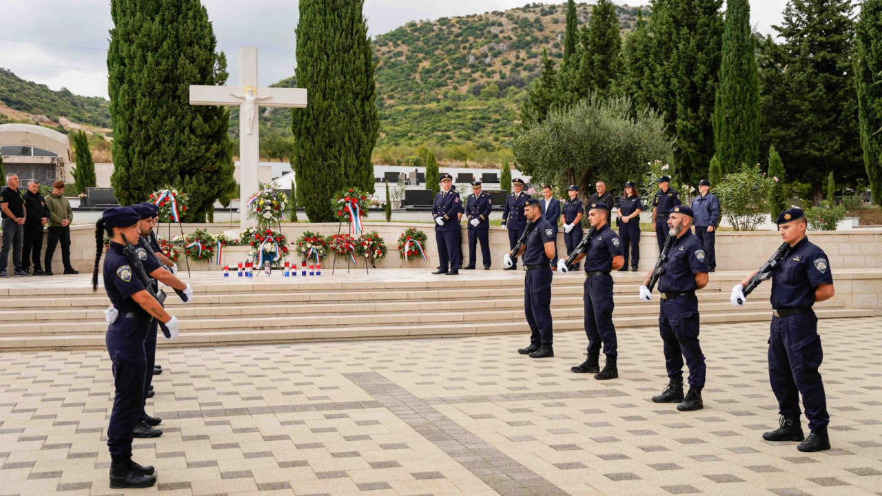 Povodom Dana policije i blagdana sv. Mihovila položeni vijenci na Kvanju