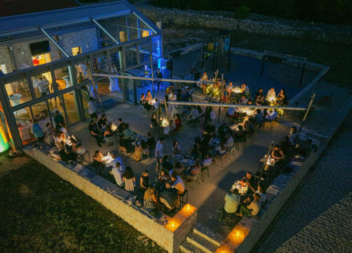 Ne propustite sjajnu glazbenu večer uz more: Duo Fenix u Naturi!