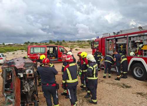 Fotografija 4 - Članovi Vatrogasnih postrojbi iz županije usavršavali vještine spašavanja iz prometnih nesreća