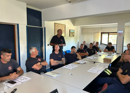 Fotografija 7 - Članovi Vatrogasnih postrojbi iz županije usavršavali vještine spašavanja iz prometnih nesreća