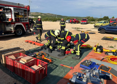 Fotografija 14 - Članovi Vatrogasnih postrojbi iz županije usavršavali vještine spašavanja iz prometnih nesreća