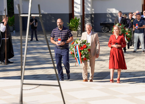 Fotografija 16 - Povodom Dana Grada i blagdana sv. Mihovila na Kvanju položeni vijenci