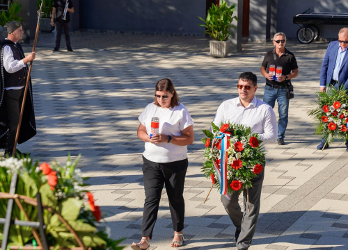 Fotografija 5 - Povodom Dana Grada i blagdana sv. Mihovila na Kvanju položeni vijenci