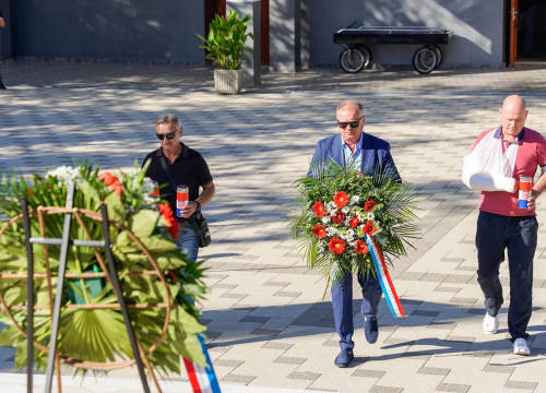 Fotografija 3 - Povodom Dana Grada i blagdana sv. Mihovila na Kvanju položeni vijenci