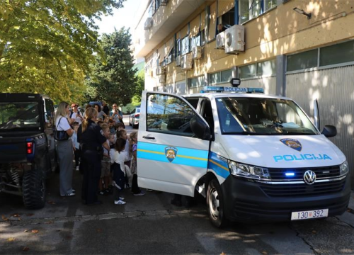 Fotografija 2 - 'Dani otvorenih vrata': Predškolci diljem županije uz Tigra upoznavali 'policijske tajne'