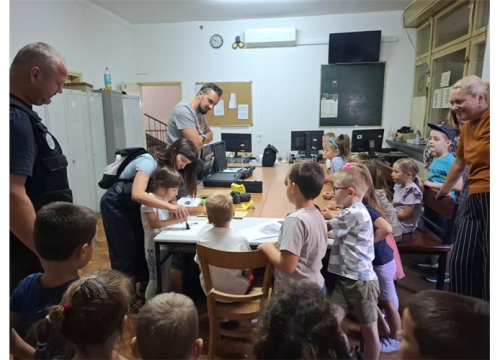 Fotografija 1 - 'Dani otvorenih vrata': Predškolci diljem županije uz Tigra upoznavali 'policijske tajne'