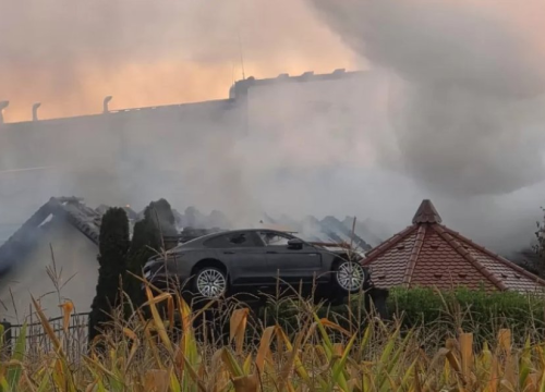 Gore skupocjeni automobili u požaru kod Požege