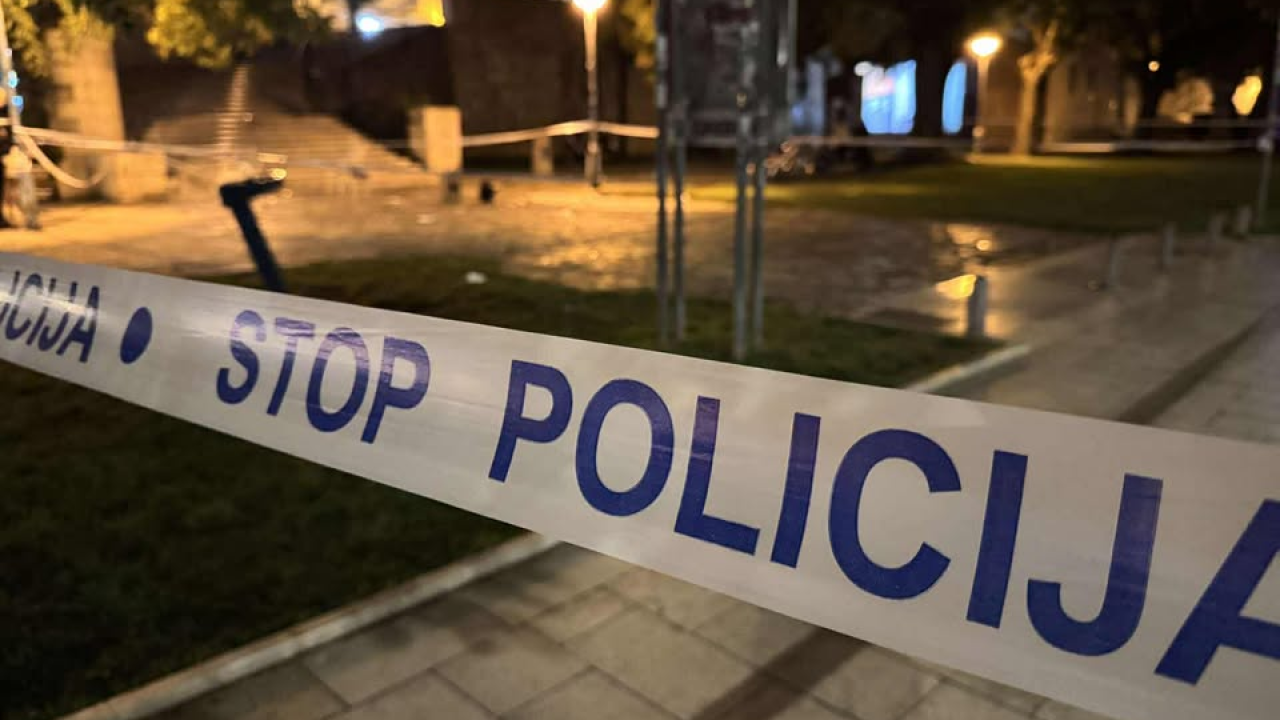 Žena prevezena u bolnicu nakon što je ispred šibenske katedrale pogođena signalnom raketom u glavu