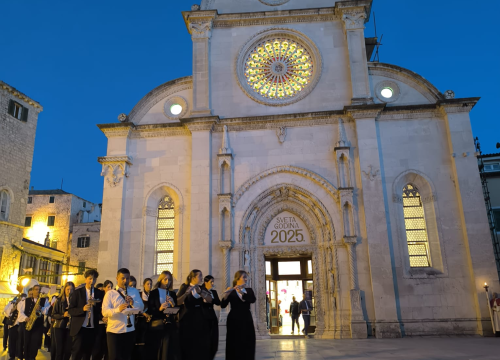 Fotografija 1 - Šibenski glazbari prodefilirali gradom u povodu Dana grada