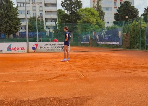 Fotografija 5 - FOTO Počele kvalifikacije teniskog turnira 'W15 Šibenik Open': Za koji dan u akciji Konjuh i Šibenčanka Bumbak