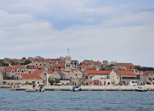 Pod utjecajem alkohola izazvao prometnu nesreću na Prviću, žena (78) teško ozlijeđena