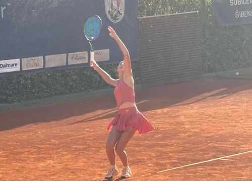Nika Bumbak u paru s Lucijom Vojak prošla prvo kolo turnira parova 'Šibenik Opena'