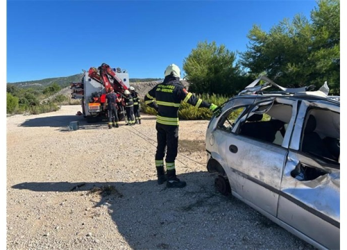 Fotografija 7 - Od Bilica do Primoštena: Vatrogasci završili obuku za spašavanje u prometnim nesrećama