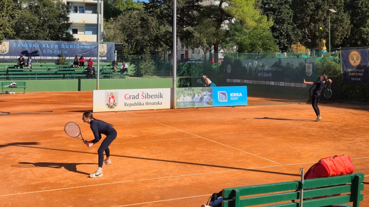 'Šibenik Open' stigao do četvrtfinala: Nevrijeme jučer zadavalo tenisačicama probleme